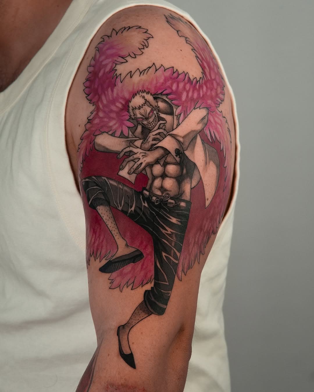 Donquixote Doflamingo, muito obrigado @rbleal por sempre vir de tão longe e confiar no meu trabalho ! 

Agenda de 2025 aberta ! 

Agenda de 2025 aberta ! Link para orçamentos na bio!

Tattoo feita no estúdio @studioatmos.co 

 tintas @easyglowpigments e @electricink 
 máquina @aitenitas_tattoo 
.⁣
.⁣
.⁣
.⁣
.