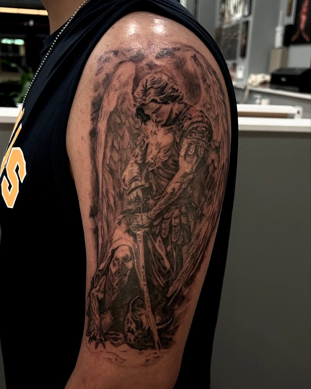 did this saint michael the other day on stephen! im planning on dropping realism design done at a flat rate for yall - it would be large scale. books always open! 

#realism #blackandgrey #wacotattoo #georgetowntattoo #austintattoo #austin #baylorbears #baylor #magnoliasilos #wacoan #wacomoms #killeentx #killeentattoos #templetattoo #templetx #gatesville #belton #nmtattoo #nyctattoo #downtownwaco #dallastattooartist #dfwtattoo