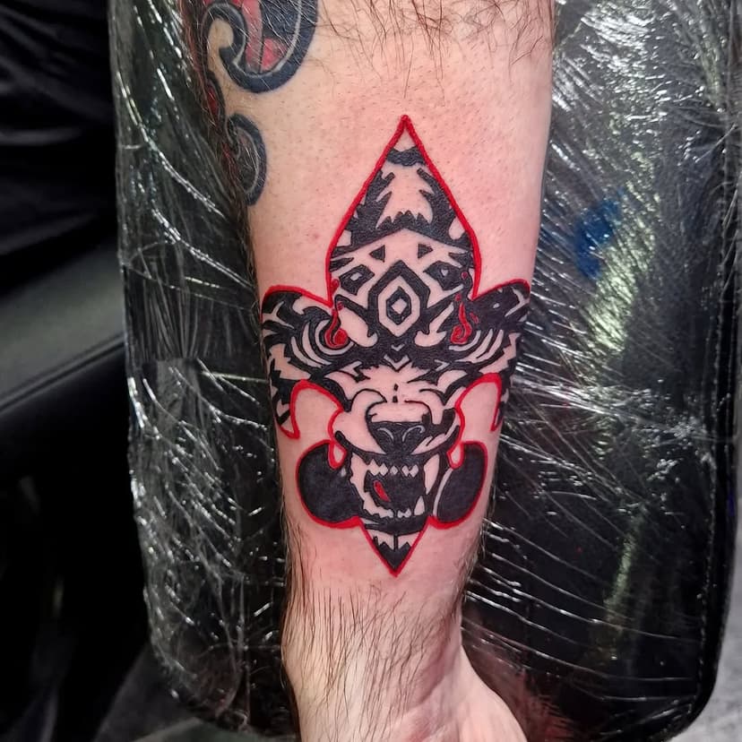 Another Fleur De Lis style tattoo from today.

#Tattoo #ink #studio #fleurdelis #wolf #colourwork #thewrightinktattoostudio 
#dermaglotattoosuppliesuk 
#egotattoomachine