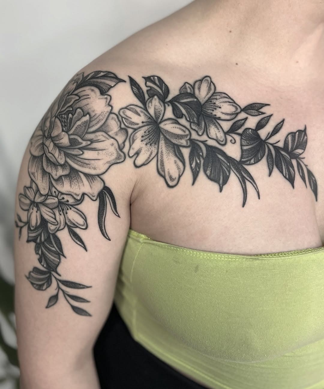 Healed rework ✨ 
Laetitia had some linework florals across her chest/ shoulder made by another artist. She expressed she would love the piece if it was to be reworked, tweaked and made to look more full (swipe to see before) 
So that’s exactly what we did! I added a few tweaks to put my own spin on the rework, but we were both super happy with how this came out! The flow was really flattering so it just needed a lil tlc 🫶🏻

If you have a tattoo you dislike, want amending or blasting over I got chaaa
It’s surprising what a few bold lines and some heavy dotwork can do 😎😎😎

#rework #reworkedtattoo #tattoocorrection #chesttattoo #shouldertattoo #floraltattoo #florals #flowertattoo #blackwork #tattoo #uktattoo #artist #tattooart #tattooartist #bristol #bristollife #bristoluk #bristolartists #bristoltattoo #bristoltattooartist #femlaetattooartist #guestspot #coverup #coveruptattoo #blastover #blastovertattoo #dotwork #linework #lineworktattoo