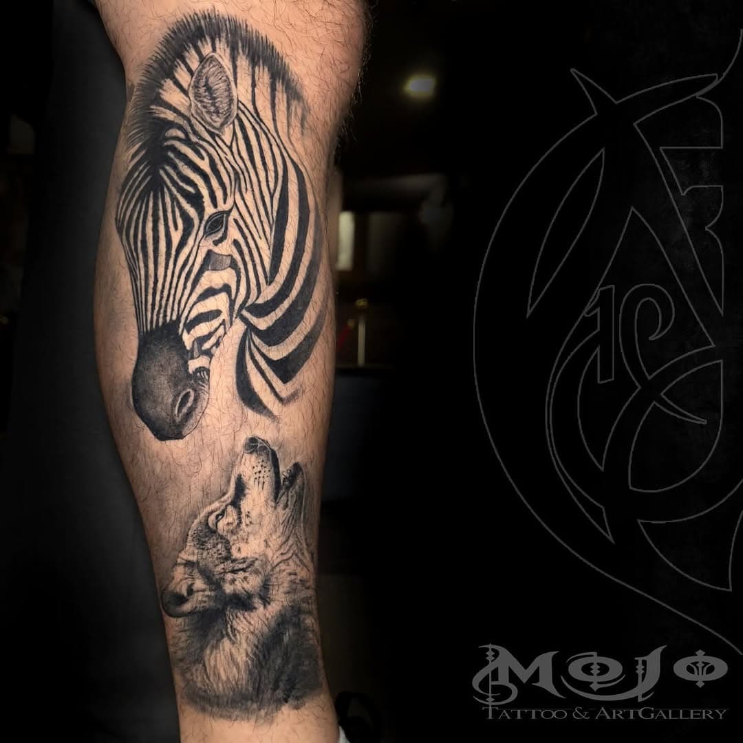 Aldo Bur H Zum @metalburzum 
.
al MOJO Tattoo&ArtGallery 
- Manocalzati AV -
🐺 @metalburzum 🦓 
.
#wolftattoo #lupi #forzalupi #bianconeri #soccerlife #juve #legtattoo #avellinocalcio #mojotattooartgallery