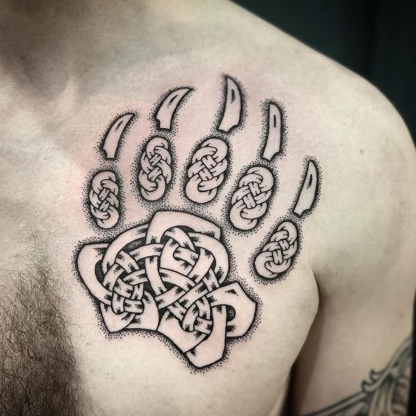 Bear Claw for Ike in honour of his Grandad. This was a bit different for me but a classic tattoo idea I’d always wanted to put my spin on so I jumped at the chance to do it for Ike. Trying to fit knots into the shape of the bear’s paw print was a challenge but I’m so happy with how it turned out!
🌀
#celtictattoo #nordictattoo #vikingtattoo #viking #celtic #celticknot #celticart #vikingart #beartattoo #bearpaw