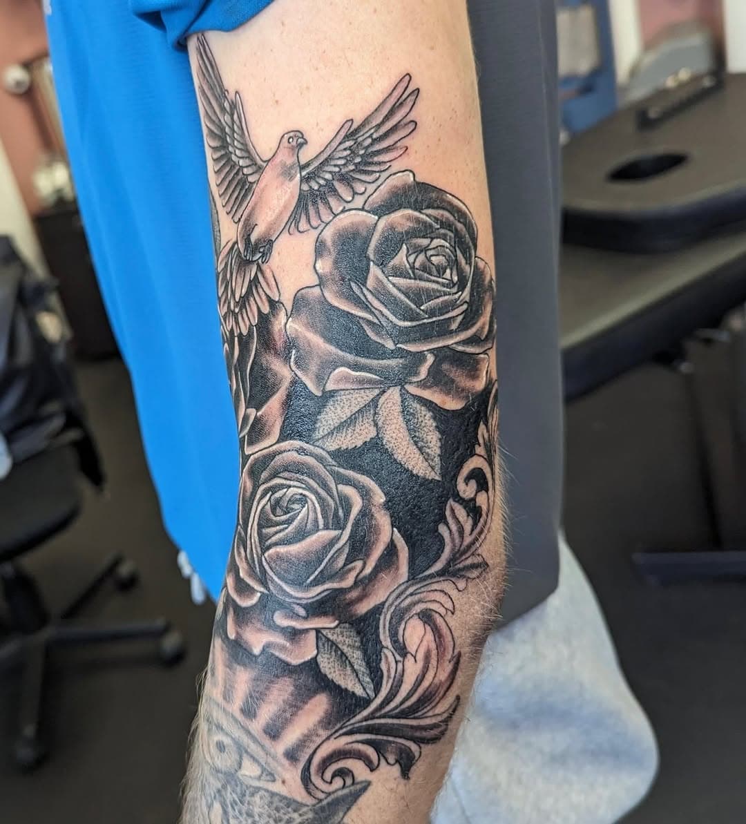 Extra roses and birdy on this sleeve #sleevetattoo #wiptattoo #blackandgreysleeve #rosetattoo #dovetattoo #flowertattoo #rosesleeve #doncastertattoo