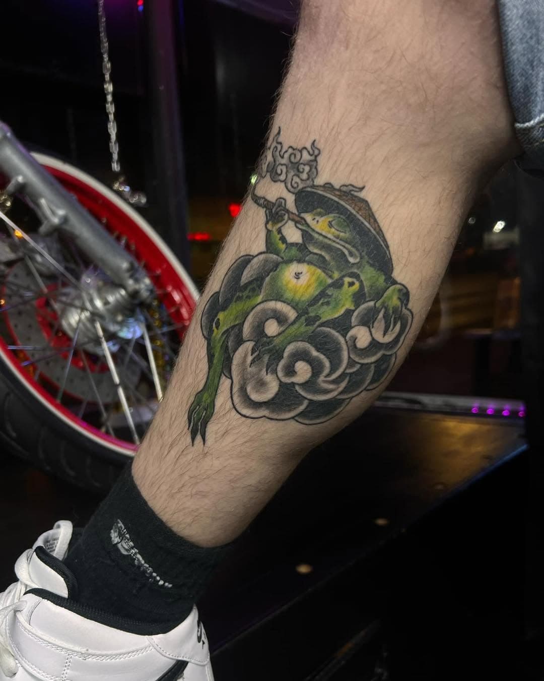 Mara Thayer has done some beautiful pieces recently and we just had to share them with you!! If you would like to book with her you can do so on our website and Facebook page just click book now. 🐸🔥