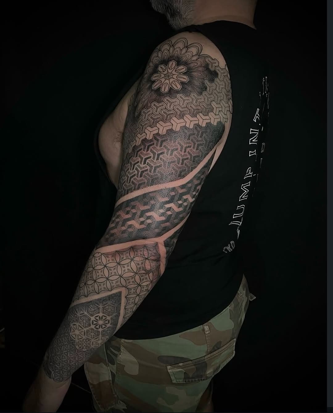 So many patterns and textures but this all@come together so organically in this incredible sleeve by resident artist Mon. 🤩 Get in touch to book in, or contact her directly. 

Artist: ✨ @monabellatattoo ✨