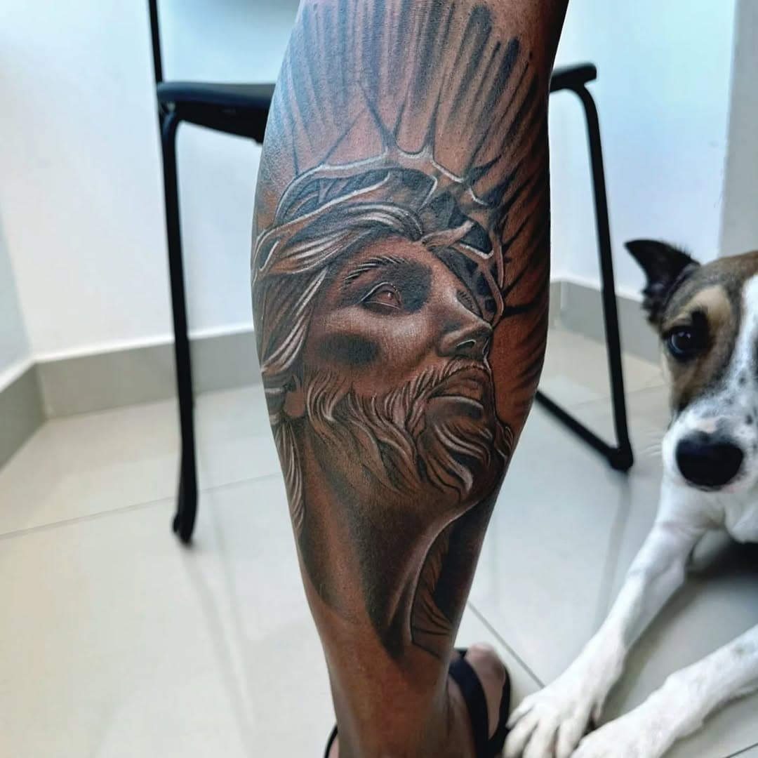 Sim! É uma COBERTURA!Vc espera o que para tomar atitude e investir certo na sua auto estima? Me chame! Entre no link do WhatsApp que está na bio e agende seu horário.  #jesus #tattoo #covertattoo