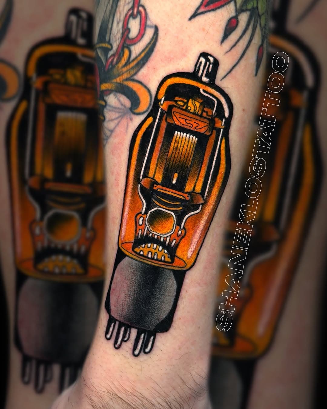 A vacuum tube, electron tube,[1][2][3] valve (British usage), or tube (North America)[4] is a device that controls electric current flow in a high vacuum between electrodes to which an electric potential difference has been applied. 
-
#tattoo #vaccumtube #vaccumtubetattoo #tubeamptattoo