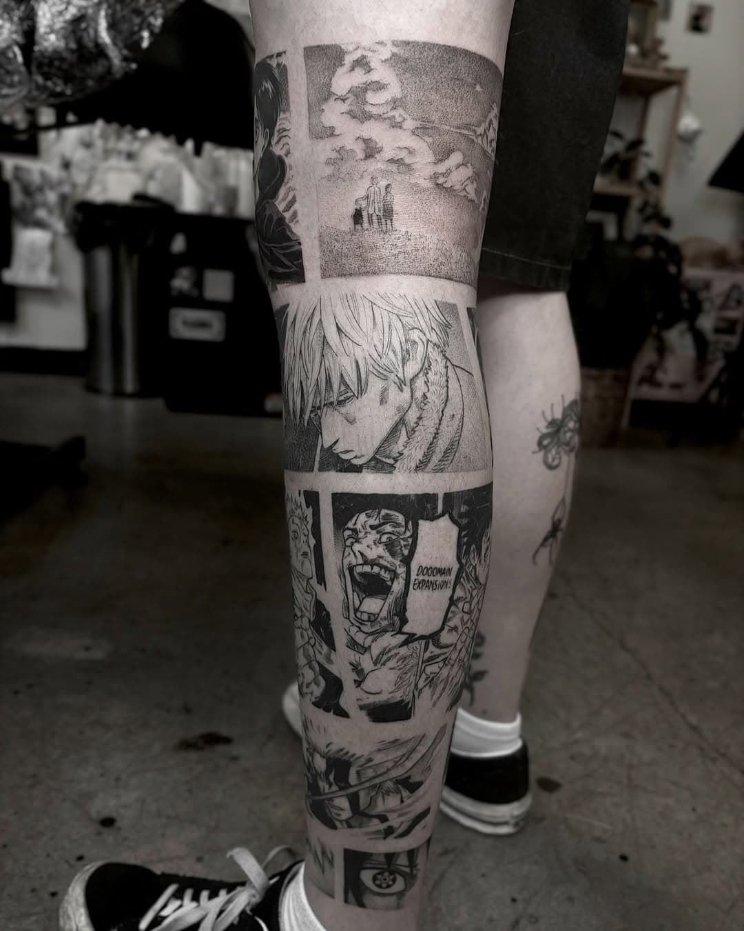 Bit of Brodies leg!! Thankyou so much💚

#panelsleeve #mangatattoo #mangatattooartist #animetattoos
