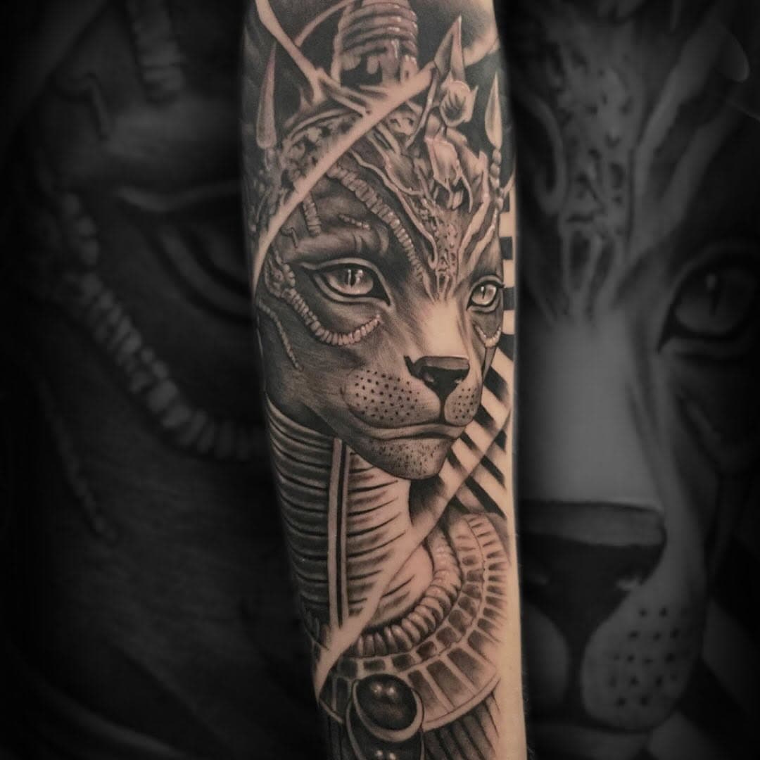 •BASTET•
Tattoo realizado por @rezoprat 
 
Para pedir cita o presupuesto puedes hacerlo a través de:
- MD 📨 Instagram
- Llamando al 930164816 📞
- O como a la antigua ausanza, presentándote directamente en Pl. Louis Braille núm.11 📍

Nuestro horario comercial 🕓 es de Lunes a Viernes de 10:00 a 14:00 y de 17:00 a 20:00

#tattoobcn #tattooelprat #bloodlinetattoosprat #bloodline #bloodlinetattoos #tatuadorbcn #elpratdellobregat #elpratattoo #elpratddllobregat #barcelonatattooartist