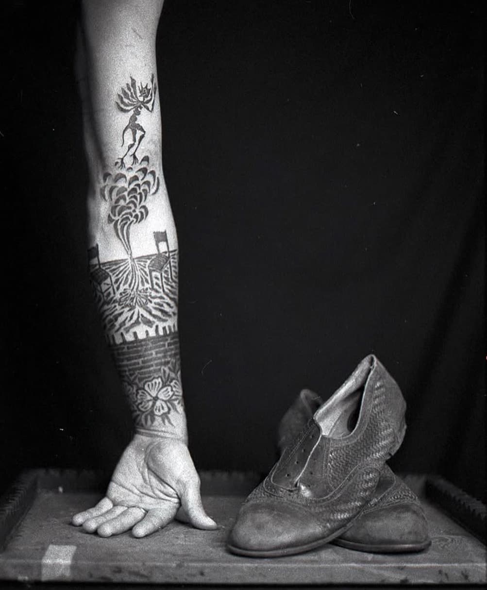 Poetic photography and tattoo captured and made by @servazio_ 🖤 To book in with Servadio, please email falsemodigliani@gmail.com