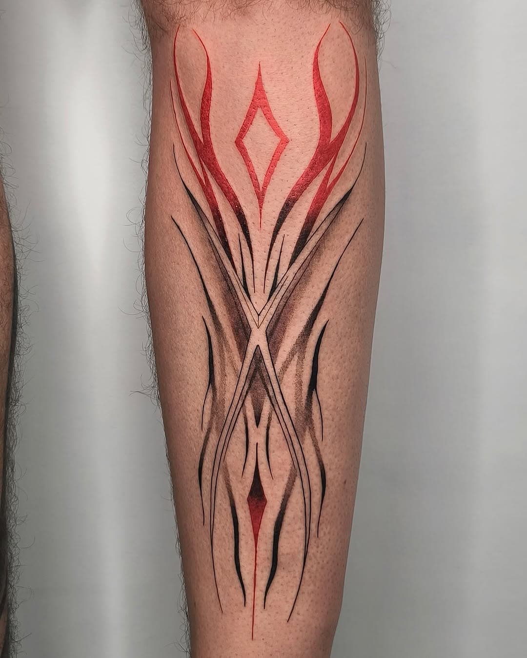 Una pieza muy yo, esta vez con rojo! gracias Beñat🙏🏻
➡️para ver los disponibles➡️
citas disponibles📲
•
•
•
•
#tattooblackwork #darktattoo #dark #darktechno #blackttt #redtattoo #darkornamental #ornamental #neotribal #cybertribal #cybertattoo #dotwork #dotworktattoo #bilbao #bilbaotattoo