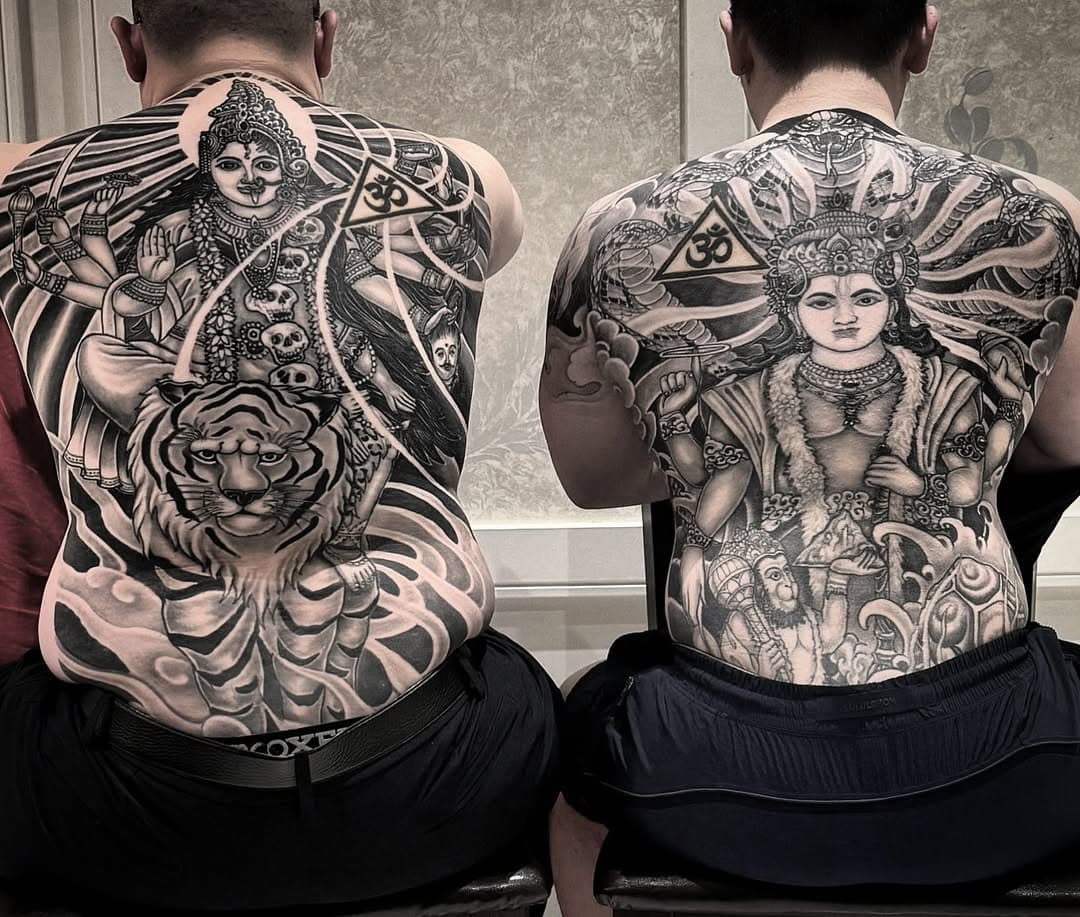 It’s nice to see two back tattoos I did hanging out together. 🤝
.
.
.
.
.
#hinduismtattoo#monkeykingtattooshop#blackandgreytattoo#backpiece#vancouvertattoo#asiantattoo