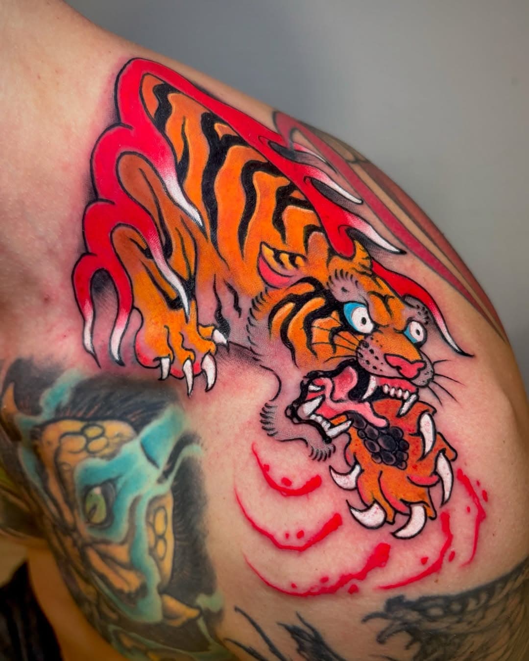 Tiger or Dragon 

Thanks Alex for trusting in my work 

Done at @tsunamitattoo.bcn with @emalla.official 

For booking DM or dyemtattoos@gmail.com 

#tiger #dragon #tattoo #tattoos #traditionaltattoo #barcelona #barcelonatattoo