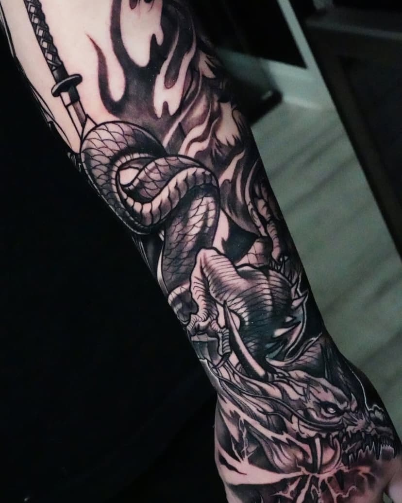 Otra pieza!! Dos días para este cover en el antebrazo!!
..
#japantattoo #blackandgreytattoos #blackandgreystyle #japanstyle #dragontattoo #geishatattoo #foodogtattoo #forearmtattoo #yournewfavoriteink