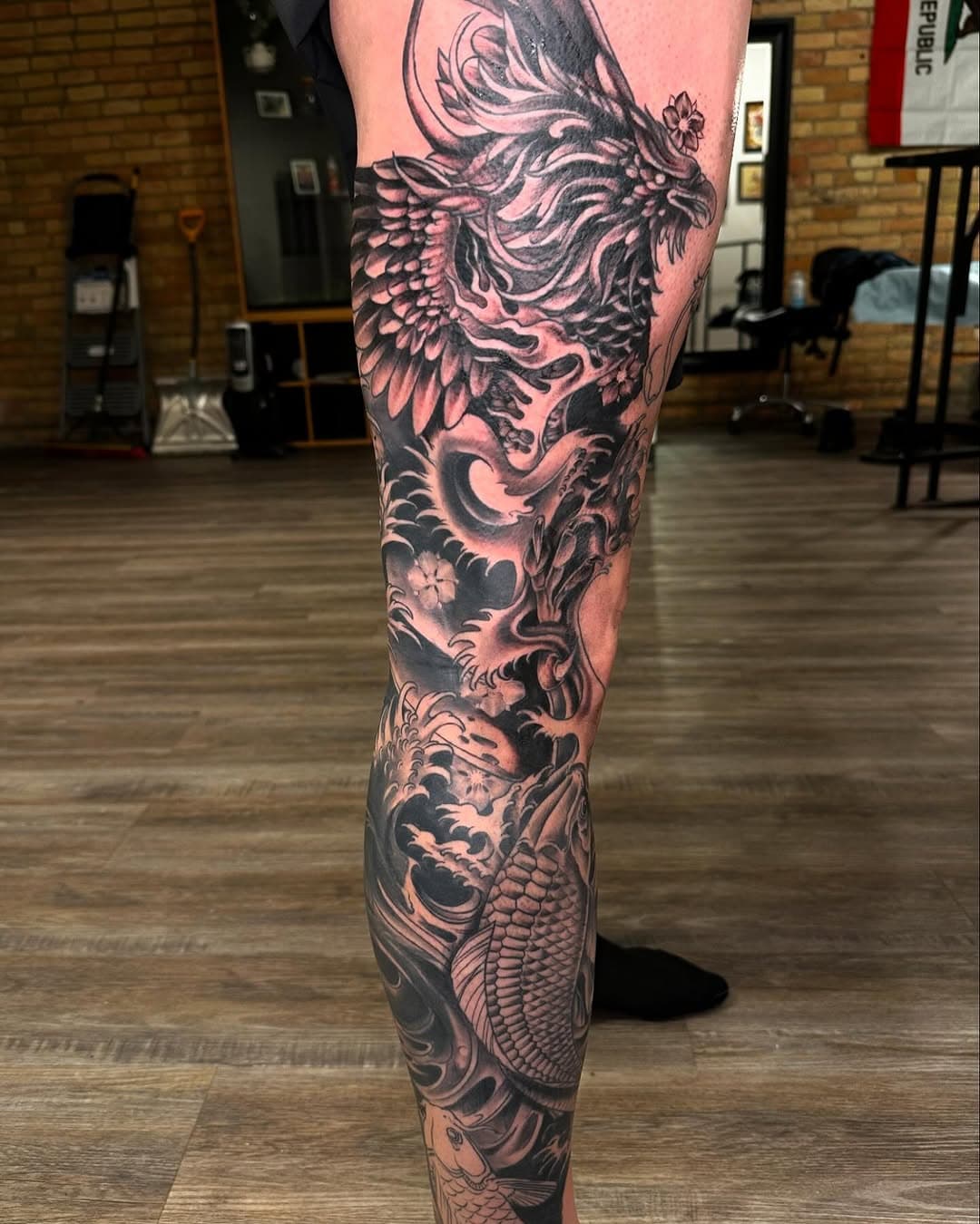 Making some great progress on this leg sleeve. #yourmomstattooatelier