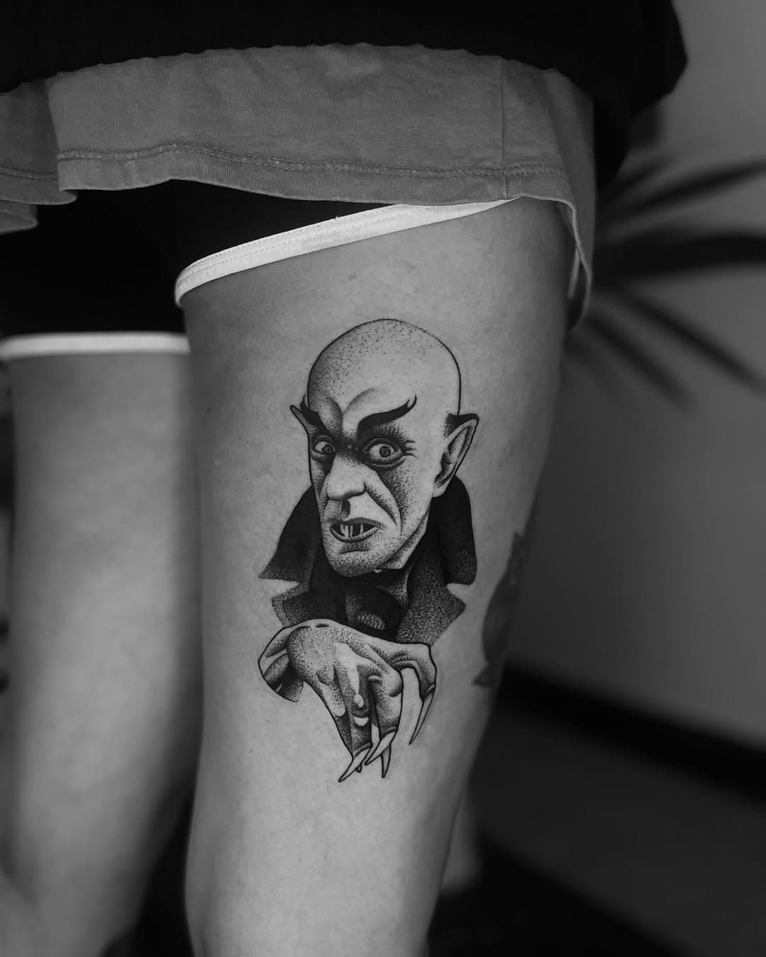 Nosferatu.
Hecho con @jconly_official 
En @picotttress 
.
.

#blackwork #blackworkers #blackworktattoo #onlyblackart #darkart #darkartist #dotworktattoo #dotwork #inked #tatsoul #envyneedles #tattoodesign #jconlyofficial #jconlycartridges #jconlyvetar #jconlyproteam #frankenstein #horrormovies #terrifier #extrañomundodejack #halloween #michaelmyers #nosferatu