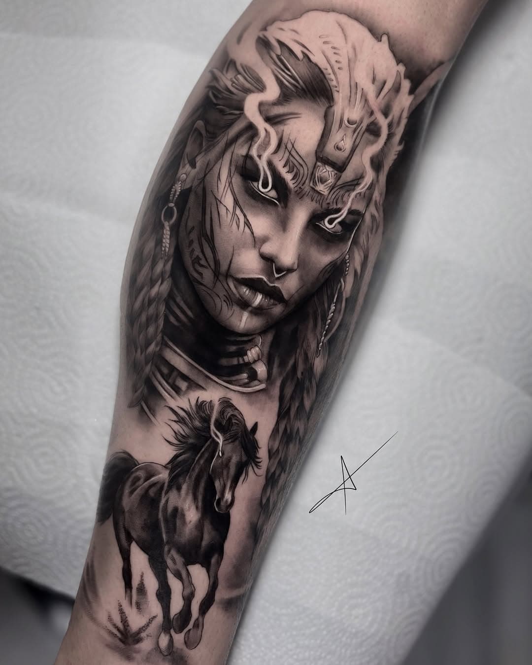 🐎😍 realizado por @anitafer_tattoo en @ohmycat_tattoostudio #Málaga 
680217934
#tattoo #tatuaje #realismo #realistiink #retrato #rostro #ink #tatuadora #tattooist #tattoolove #portrait