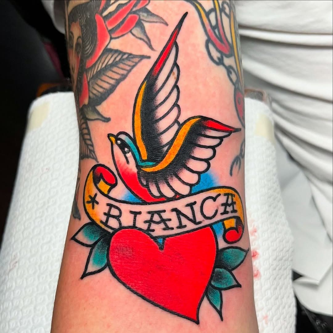 A Classic one for my friend @diego.poda ❤️ 

Tattoo done @skullsociety_tattooshop #perugia
Appuntamenti disponibili a febbraio/marzo. Info in DM 

#americanatattoos #bright_and_bold #oldlines #traditionaltattoo