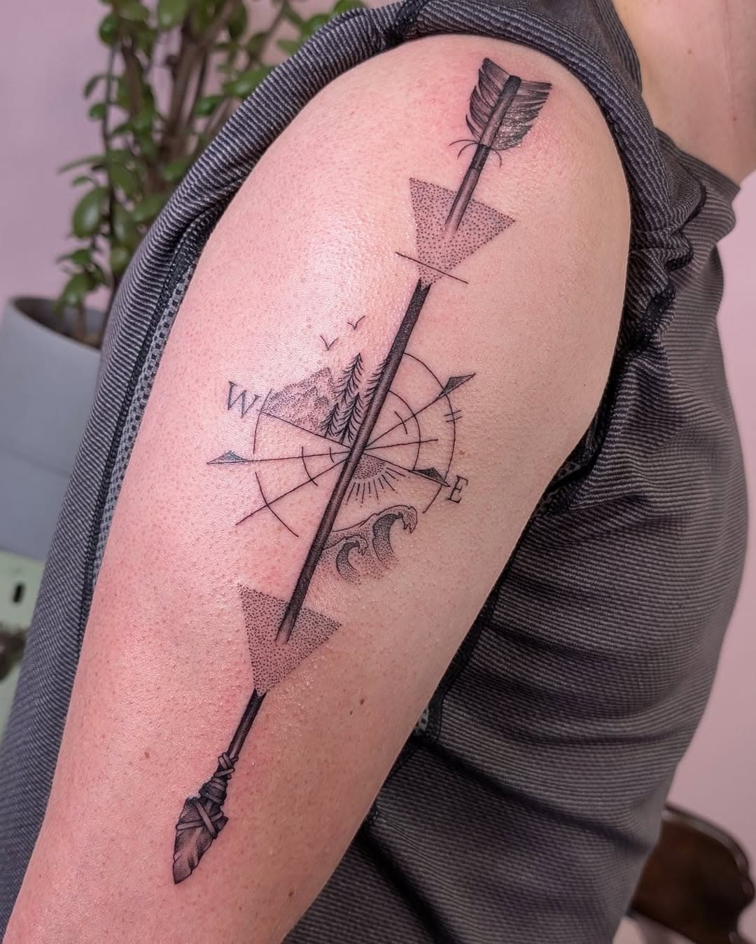 Finer-lined custom piece from a design by Joe's talented wife @raspberryrosedesigns - check out her business page! Thanks again - by Matt 
.
.
.
.
#tattoo #tattoostudio #bespokebodyart #customtattoo #grimsby #cleethorpes #lincolnshire #tattooist #tattooer #tattooartist #tattoodesigns #uktattoos #tattooinspiration #grimsbytattoos #arrow #arrowtattoo #finelinetattoo #compasstattoo #traveltattoo #travel #naturetattoo