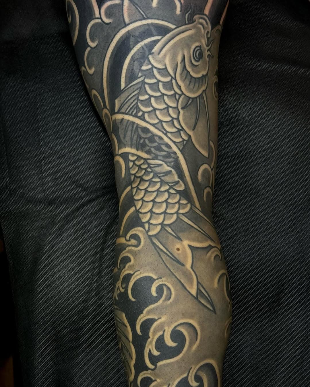 Pierna acabada!! Mil gracias Noé! #loveandpridetattoo #solidworkers #lugo #topclasstattooing  #txttoodo  #european_traditional_tattoo #thebesttattooartists  #europeantraditionaltattoo #traditionaltattooink  #japanesetattoo #irezumi