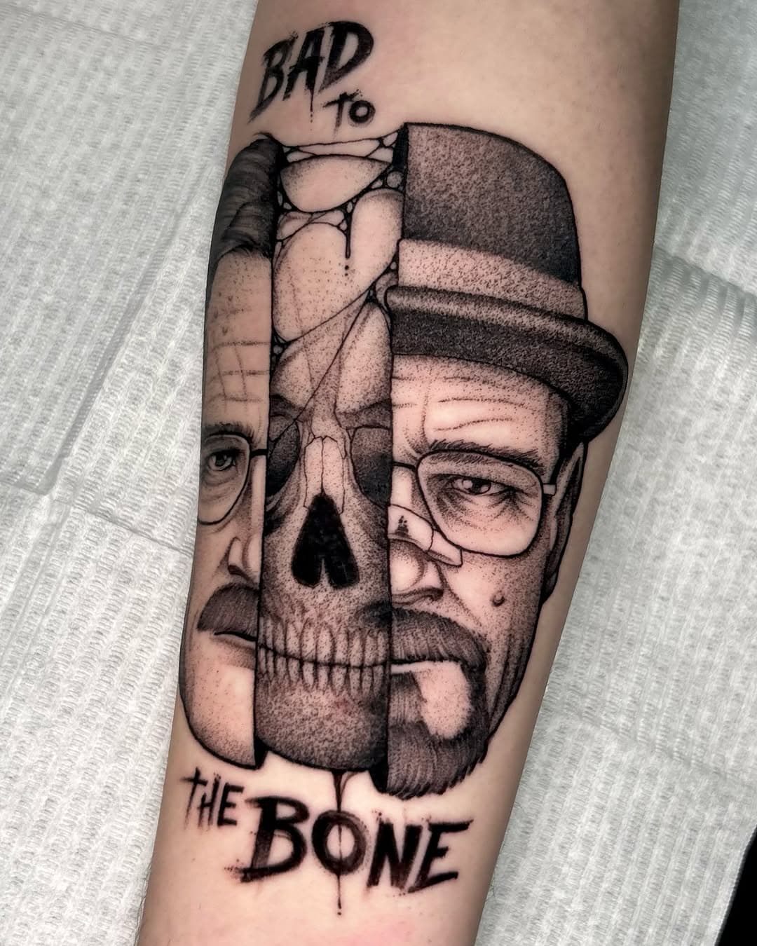 Bad to the Bone
Walter White / Heisenberg da maravilhosa série Breaking Bad!
- feita no @espacofantasma 

#tattoo #breakingbad #heisenberg #geektattoo #breakingbadtattoo #portraittattoo #bryancranston #whipshading #darktattoo #tattooink #tatuagem