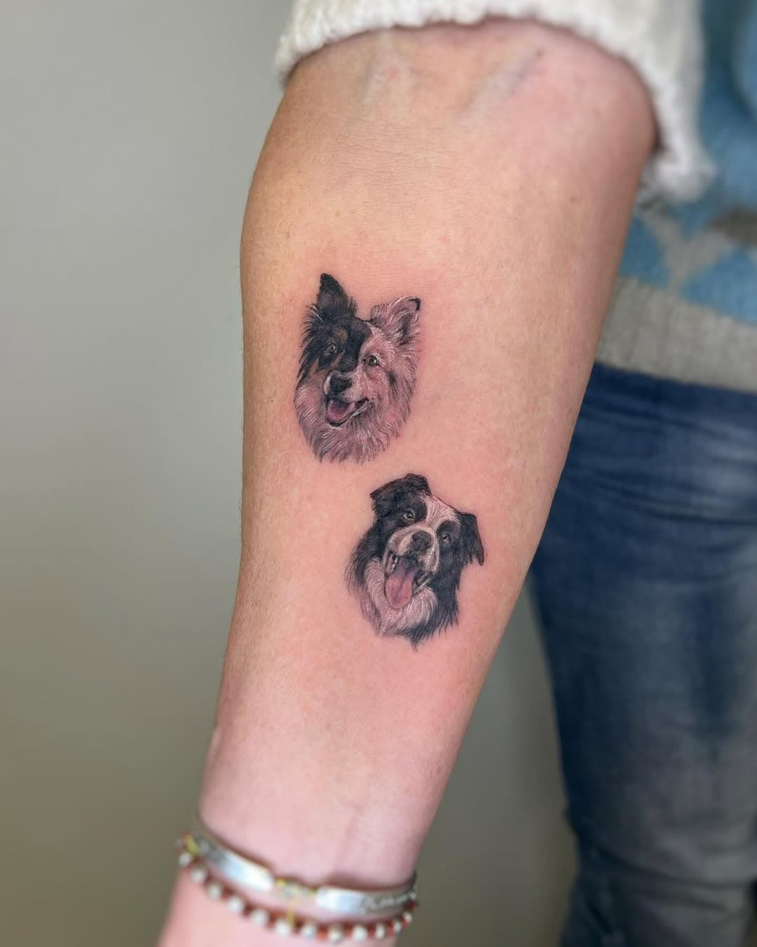 _Emma & Twist [ 4 cm ] 
.
.
.
.
#disegnarti #dogtattoo #microrealism #microrealismtattoo #doglover #bordercollie #bordercollietattoo #portrait #portraittattoo #instatattoo #instaink #ink #tattoo #tatuaggio