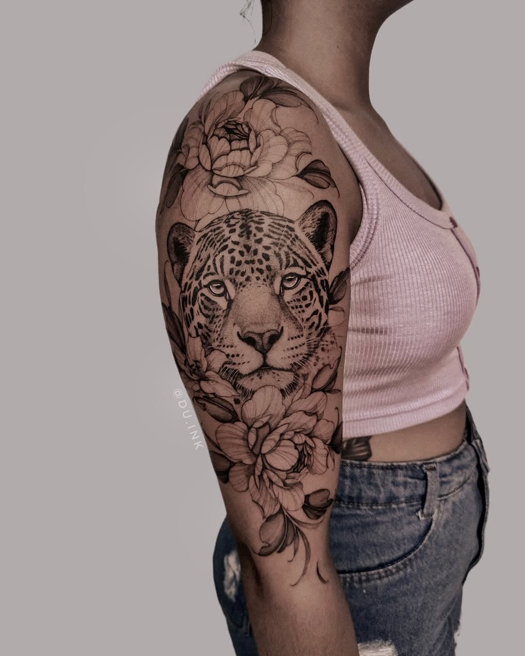 🐆🍃🌿
.
.
.
.
• orçamentos pelo link da bio 

#onça #onçatattoo #tattoo #tattooart #tattooartist #tattooed #tattooedgirls #tattooedgirl #fineline #finelinetattoo