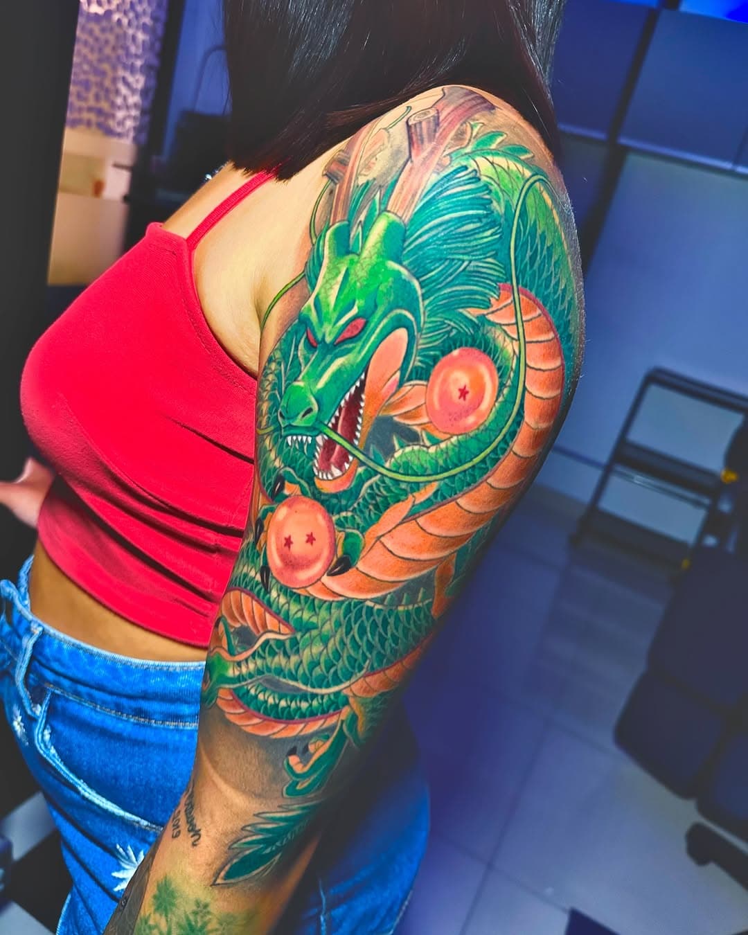 Para os fãs de dragon ball (shenlong). Obrigado @cassiana_perpetuo é meus parabéns por ter suportado a tattoo tranquilamente. #thiagooliveira #tattoo #tattoos #tattooart #tattoo #tattooideas #tattoo2me #tattooartist #tattoomodel #tattooing #tattoostyle #tattoolife #tattooer #tattooed #tattoolovers #dragonball #tattooinspiration #tattoosnob