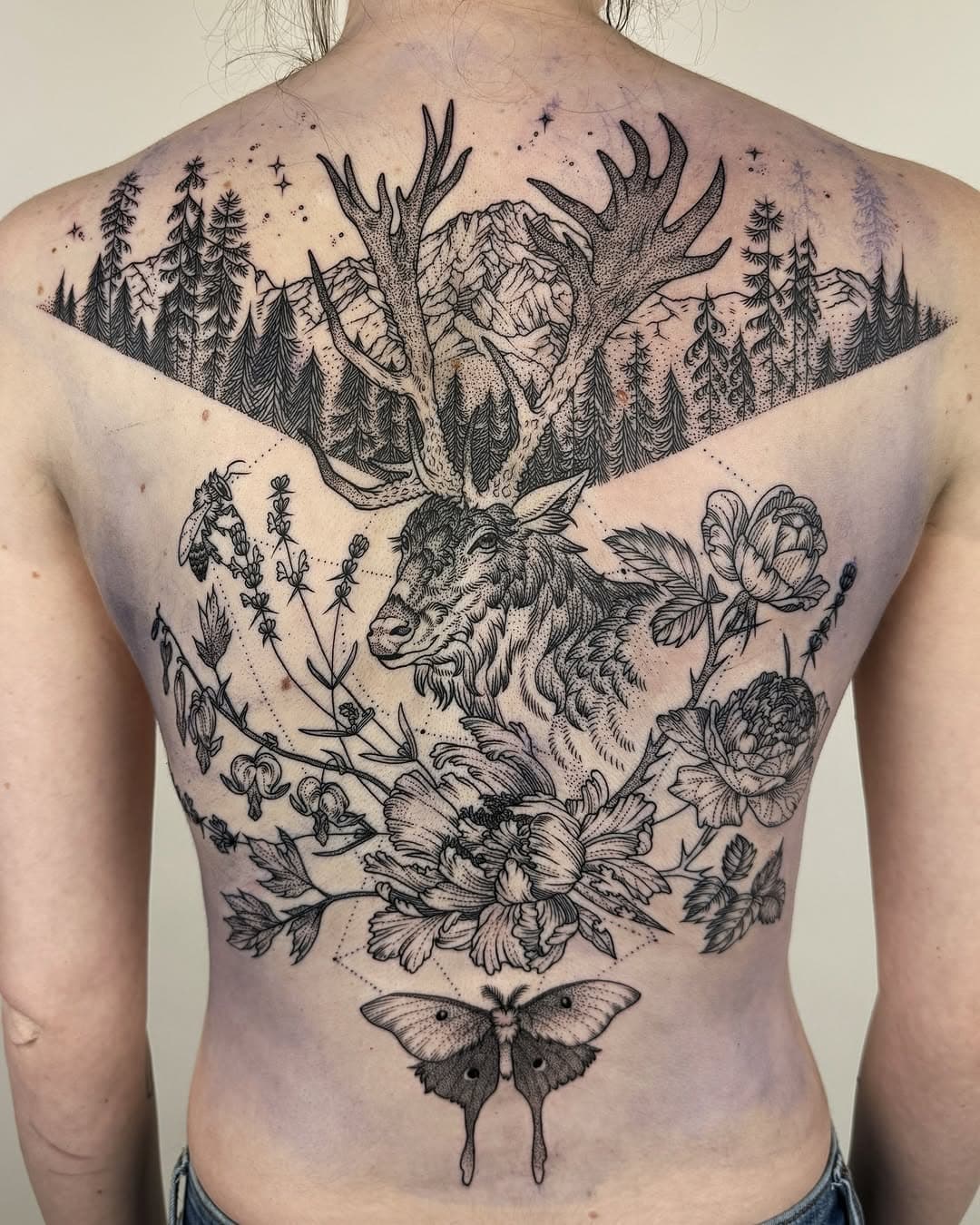 Forest guardian stag watching over Mt. Bachelor, with peonies, garden roses, bleeding hearts, and lavender - visited by a honeybee and Luna moth.
www.tenderfootstudio.com

@tenderfootstudio in Brooklyn, NYC
.
.
.
.
#blackworkerssubmission #skinartmag #blxckink #blacktattooart #btattooing  #tattoodo #engravingtattoo #equilattera #geometrytattoo #nyctattoo #newyorktattoo #brooklyntattoo #naturetattoo  #iblackwork #planttattoo #flowertattoo #floraltattoo #botanicaltattoo #lovettt #darkartists #tonoinsptattoos #tatuajes #tattoos #tttism #latattoo #sftattoo #chicagotattoo #qttr