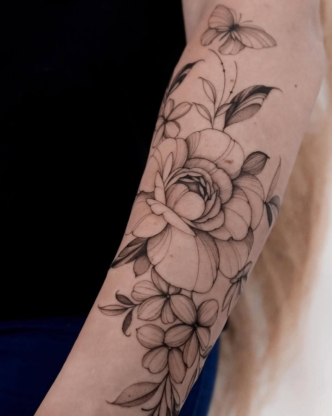 Flores • Flowers 
.
Agenda SJC aberta!
Orçamentos 
📲 12 98194.5772
.
#tassileserra #tattoo #arte #flores #sjc #artenapele #tattoobr #tattoosp #inspiration #tatuagem #art #tattoodo #tattoaria_oficial #tattoo2me #tattoos #revistatattoobrasil #tattooart #tattooartist #inspiration #equillatera #tattoobrasil #inked #tatuagensfemininas