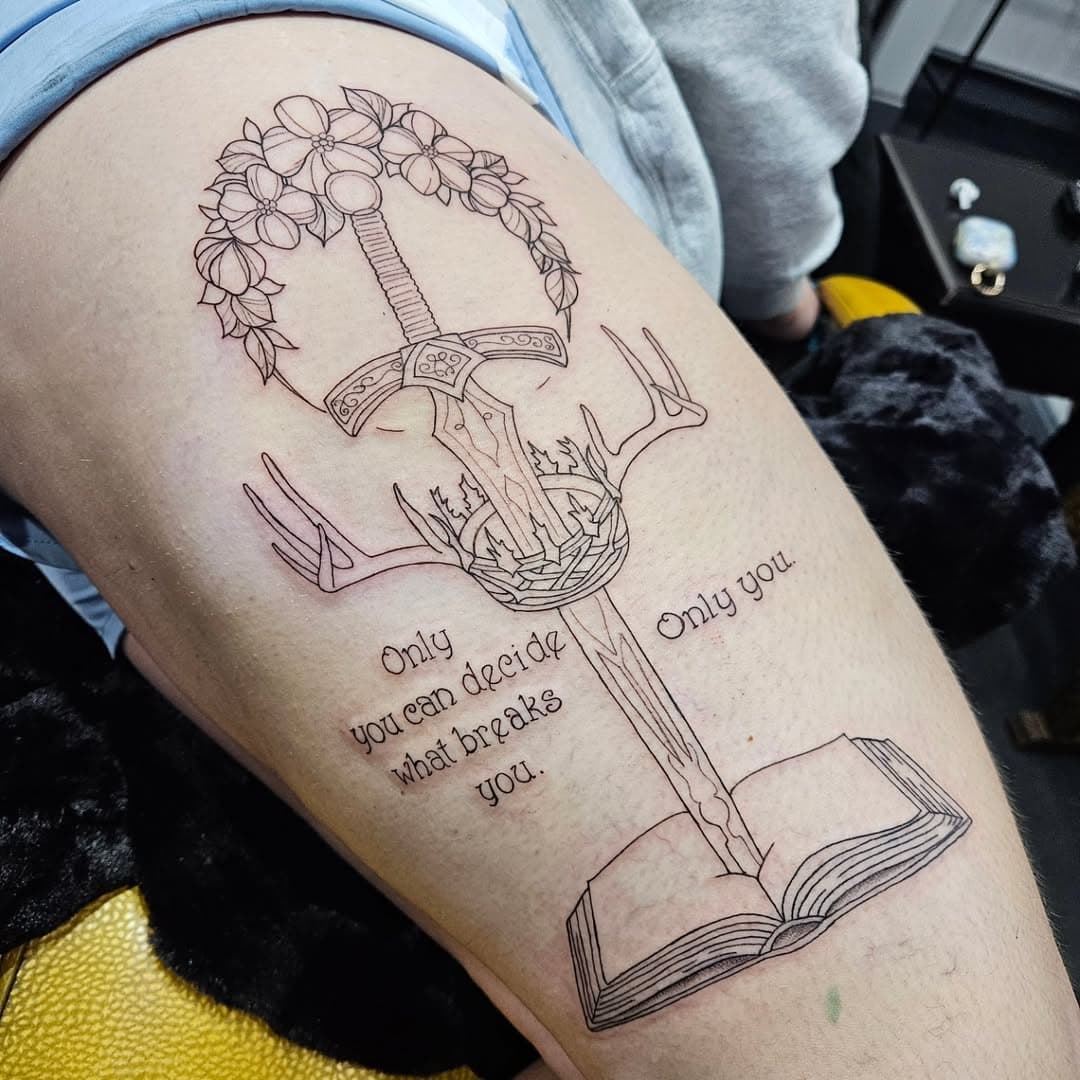 Throne of Glass book series thigh tattoo
#throneofglasstattoo #finelinetattoo #dynamicink #wjxneedles