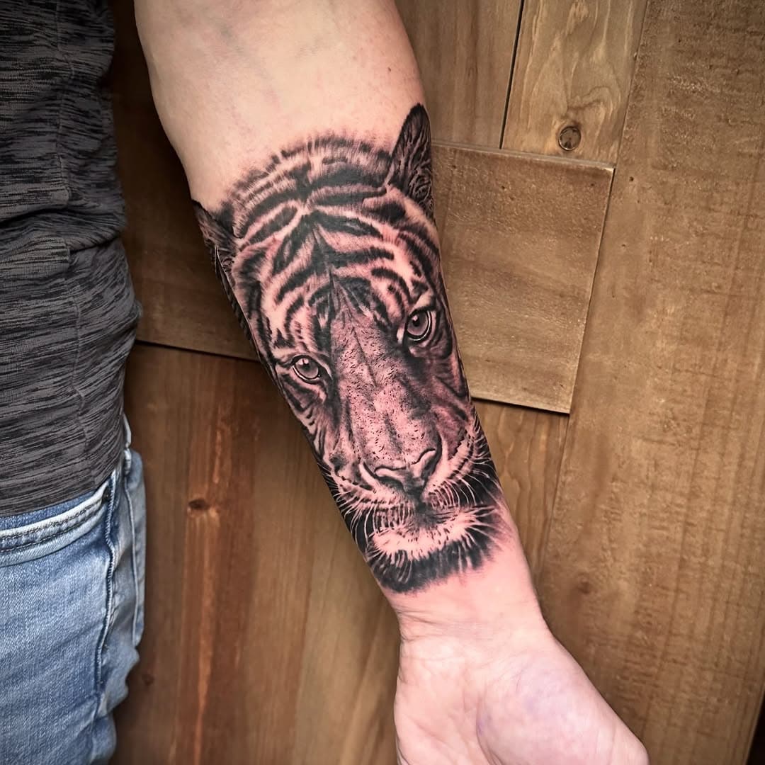 Tigre 🐯 hecho por @matcba hace unos días 

Si quieres hacerte algo en realismo envíanos un MD 📩

If you want to do something in realism send us a DM 📥
.
.
.
.
.
.
.
.
.
.
.
.
.
.
#Realism #realismtattoo #tigertattoo #tigertattoos #blackwork #blackworktattoo