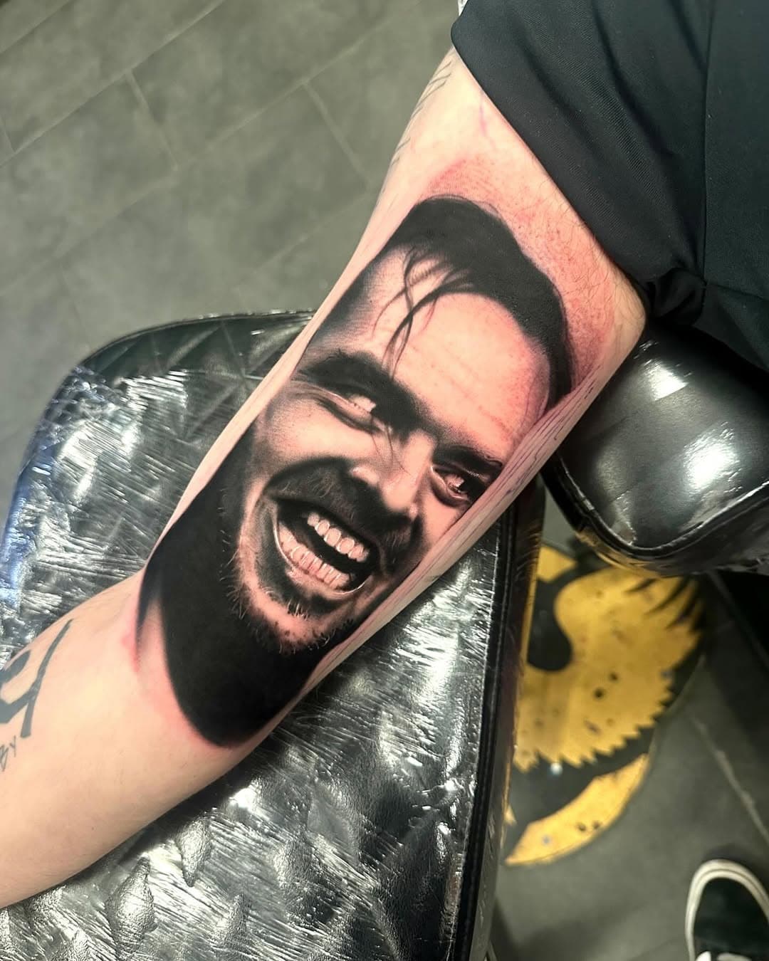 A good start to this inner arm piece. Always have a blast with stuff like this and I really wanna push doing more portraits this year. If you’ve got any ideas similar to this then hit me up! 

@freebirdtattoos 

Done with:

@kwadron
@bishoprotary 
@dynamiccolor 
@criticaltattoosupply 

#tattoo #tattoos #tattooart #tattooartist #art #artist #artsy #tattoostyle #tattoolife #tattoo2me #tattoodesign #realismtattoo #portraittattoo #realism #tattooing #viral #tattoooftheday #detail #horror #theshining #jacknicholson