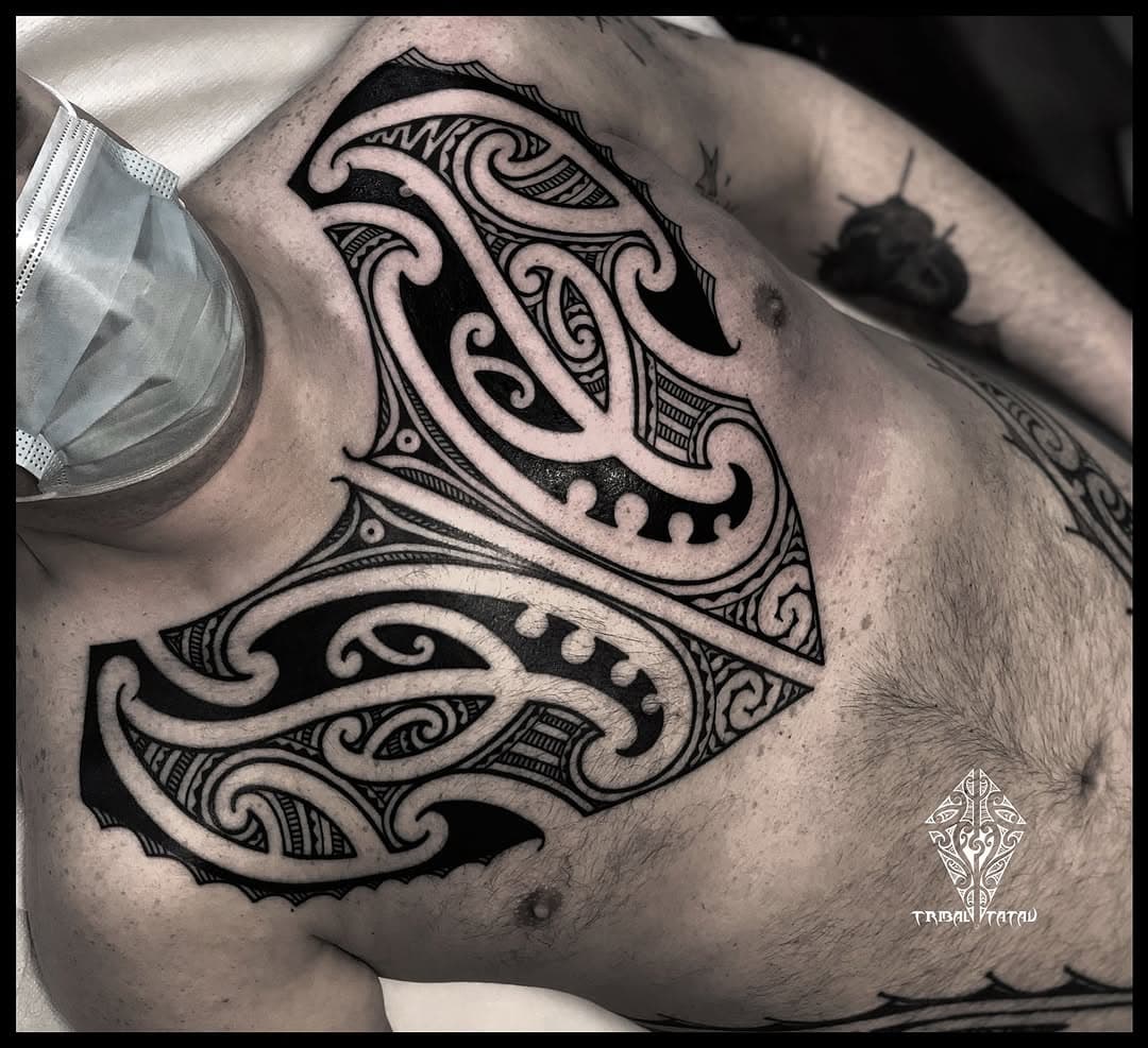 Work done at  @tribaltatau_tattooshop !

 Per info e appuntamenti:
📲 @tribal_tatau 
📞+039/ 3423292088
📩 tribal.tatau@gmail.com

#bestpolynesiantattoo #maori #maoritattoo #maoriart #māori #maorí #maoridesign #newzealand  #firenzetattoo #reggioemiliatattoo #tattooitalia #alessandroolivierotattooist #tribal #tribalart #tribaltatau #tribaltattoo #tribaltattoos #tribaltattooers #tribaltataucollective #freehand #freehandtattoo #details #tatau #tattoo #tattoos #tattooart #iltatuaggioitalia #modenatattoo #bolognatattoo #veronatattoo