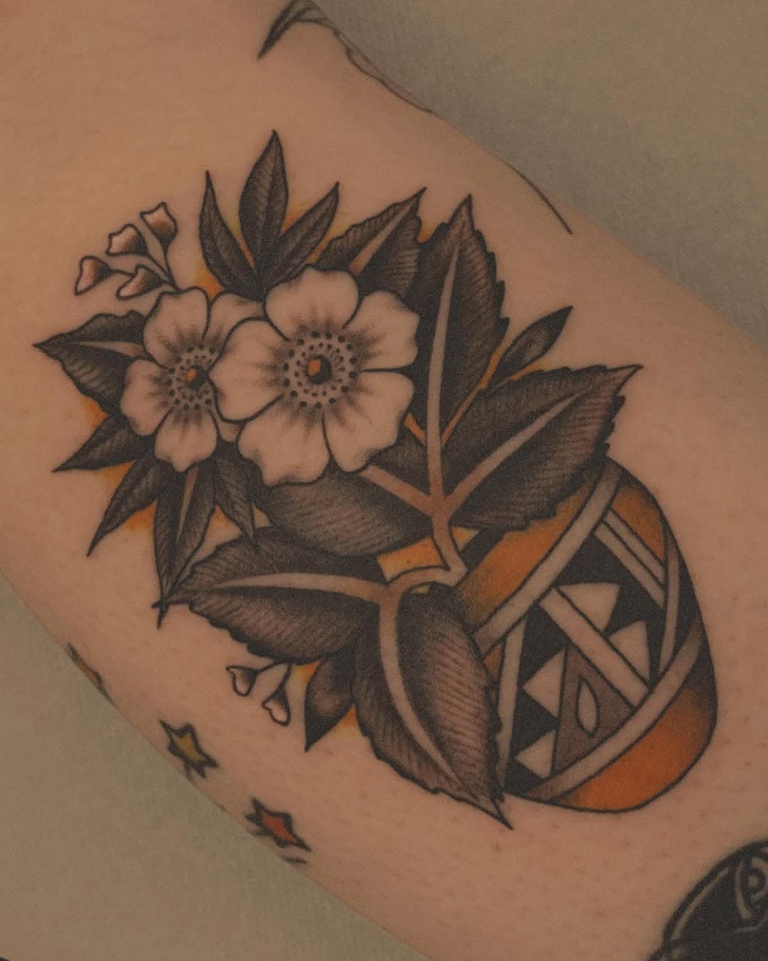 It’s always an honor when someone travels halfway across the world for a tattoo, and Kelly’s visit from the USA to Colmar was truly special. She chose this design featuring Cherokee roses, a flower rich in history and meaning, paired with a vase inspired by Native American pottery.

Cherokee roses, often associated with resilience and remembrance, have deep ties to Native American culture, symbolizing strength and unity. The vase itself draws from traditional Native American pottery styles, known for their geometric patterns and earthy tones. These pieces of art are crafted with natural materials, often clay, and hold a connection to the land and the stories of the people who created them.

This tattoo felt like a celebration of roots, culture, and the beauty of timeless art forms. Thank you, Kelly, for trusting me with this meaningful piece during your travels!

For tattoo appointments, email:
adrien.tender@gmail.com

#CherokeeRose #NativeInspiredTattoo #TraditionalArt #TattooArtist #ColmarTattoo #TimelessTattoo #FloralTattoo #TattooCommunity #TattooTravel #CustomTattoo #TattooArt