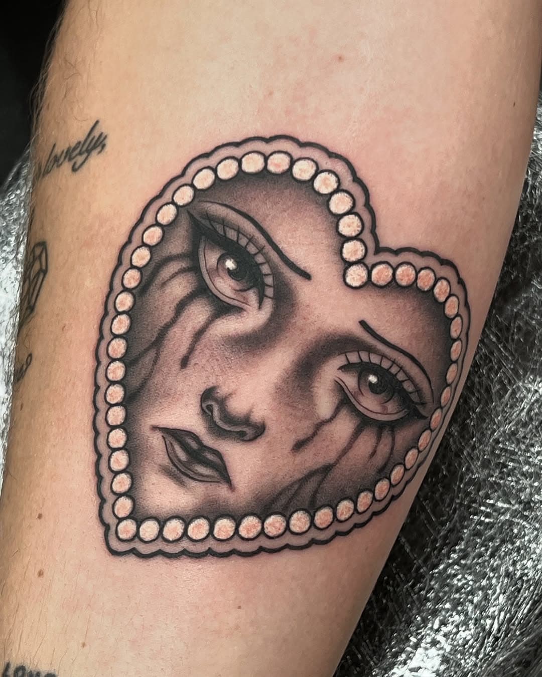 Where beauty meets heartbreak 💔 done at @fudoshintattoos, there EVERY Wednesday! 

🌻 NOW BOOKING MAY - JUNE 🌻
* Keep an eye out for any cancellations, DM to get on cancellation list •
* I have availability in London in Jan & Feb •

Find me at;
- Yamabuki Tattoo, Andover most of the week
- Modern Classic, Fulham on Tuesdays
- Fudoshin Tattoo, South Woodford on Wednesdays 

To make a booking for any of the shops, check out my story highlights and please send me a DM with all the info ✨

🐆 Sponsored by@checkmatetattoocare
☠️ Follow the affiliate link in my bio for @twistedgeneration clothing and use code GEORGINA15 for 15% off!

#traditionaltattoo #finelinetattoo #femaletattooartist #londontattoo #londontattooartist #uktattoo #tattoosformen #tattoosforwomen #totaltattoo #uktattooartist #traditionaltattoo #blackandgreytattoo #illustrativetattoo #traditionaltattoo #andovertattoo #yamabukitattoo