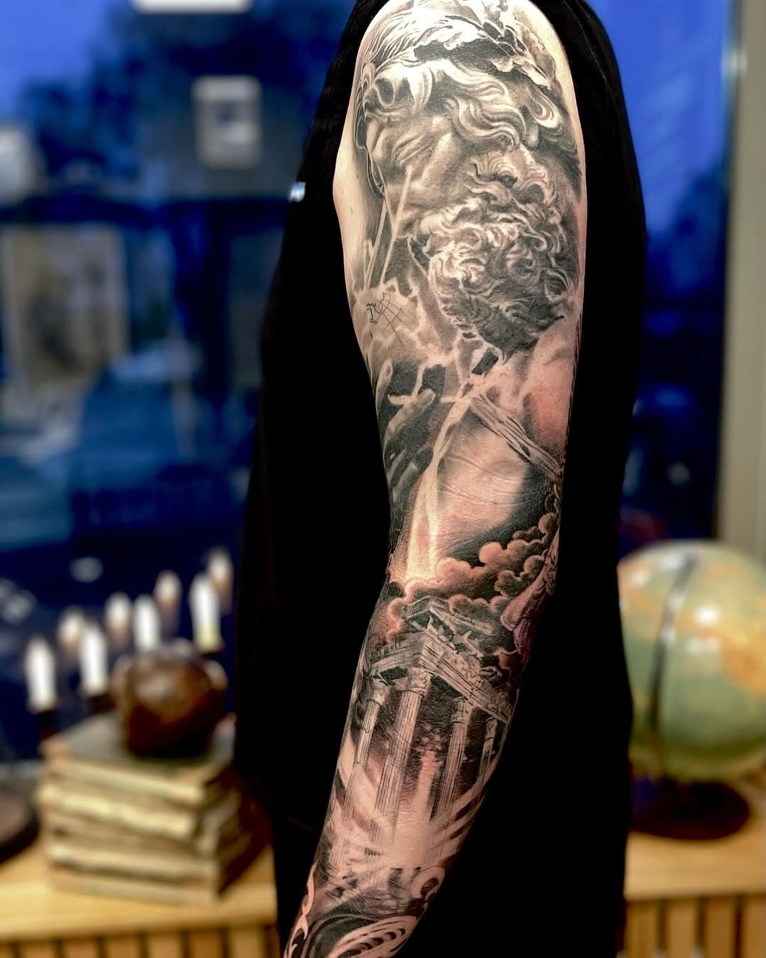 Been spending a couple of sessions on this again, a semi mythical theme sleeve, I will add some more details and contrast to the top part to finish. One more pop to seal the deal🥳 fun stuff and a warrior client💯 vid förfrågan inboxa: jens@heavenlyink.se