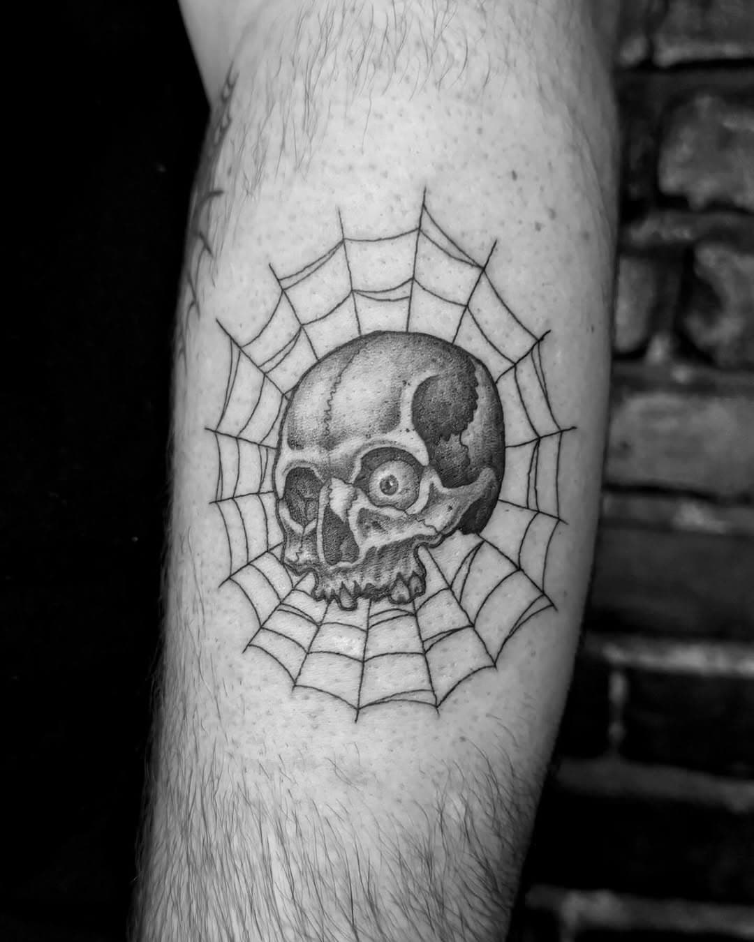 Skull tattoo by @skirms DM directly to book
#finelinetattoo #blackandgreytattoo #losangelestattoo #skulltattoo