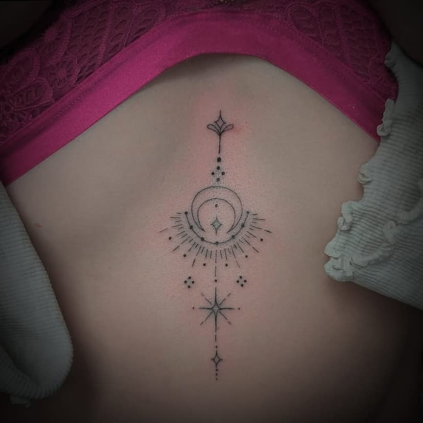 Delicate sternum by @lucytattoo