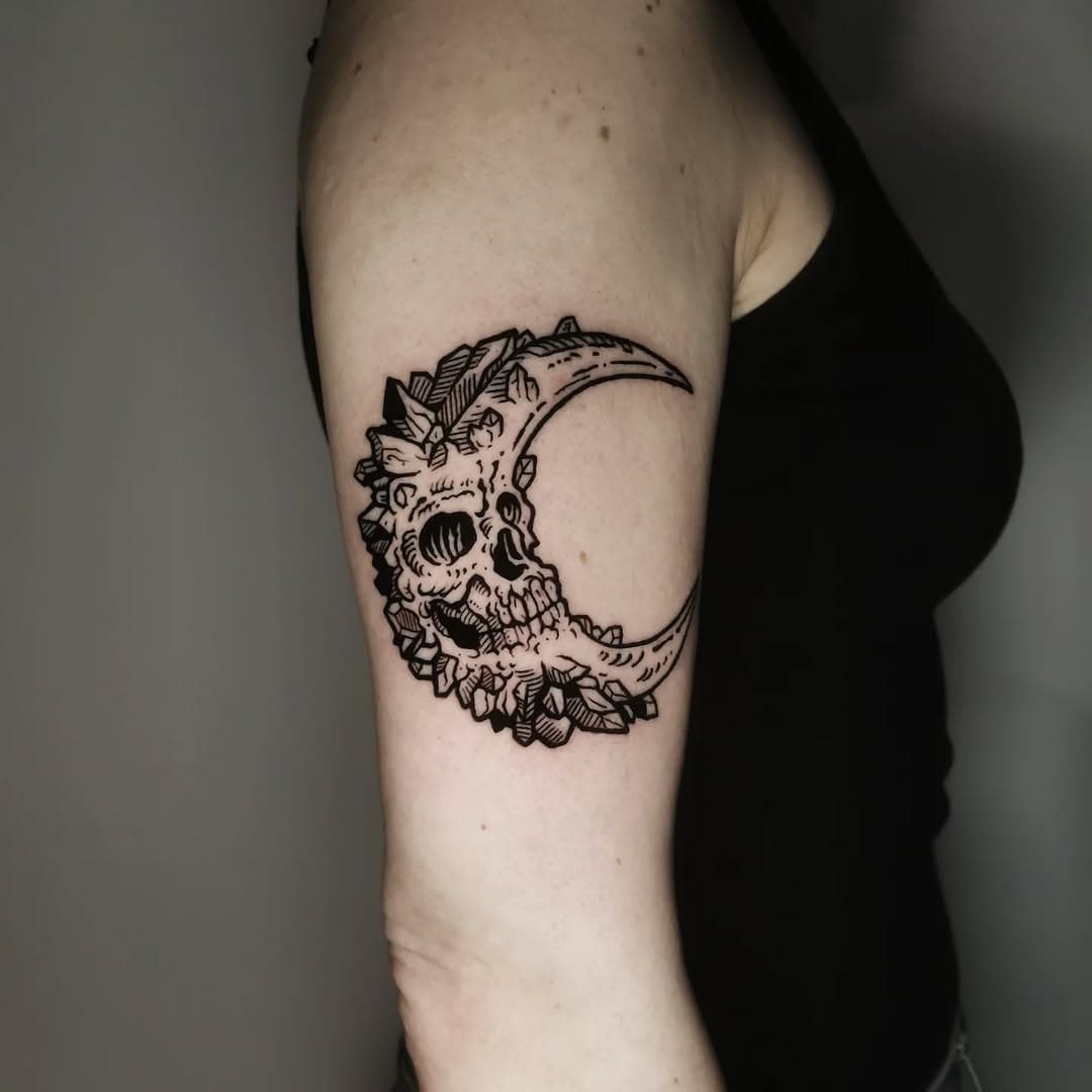 Moonlight

#moontattoo #moonlight #onlythedarkest #bartwoo #artesobscurae #pepaxleve #pepaxmachine #dailyinspiration #dailytattoo #illustrationtattoo #polandtattoos #thedarkestwork #darkart #darkaesthetic #dailytattoo #wroclawtattoo #pepaxmachine #pepaxofficial