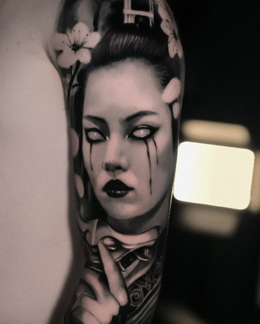 Geisha 📷
____________
📩Contactlwidji1003@gmail.com
____________
partenariat: @devilish_tattoo 
____________
📍 Prochain Guest/Convention :
🇫🇷 Paris — Mondial du Tatouage (31 Jan - 2 Fév) 
🇨🇭 Montreux — Leto Tattoo (8 - 12 Avril)
🇫🇷 Montpellier — Neokrypte tattoo (24 - 28 Juin)
🇨🇦 Toronto — LaManigance (30 Sept - 5 Oct)
🇨🇦 Montréal — Olyanger (13 - 19 Oct)
____________
#blackandgreytattoo #tattoo #tatouage #tatoueur #france #bayonne #realistictattoo #art #womantattoo #inkedmag #tattooed #sleevetattoo #geishatattoo #sleevetattoo #realismtattoo #tatougejaponais