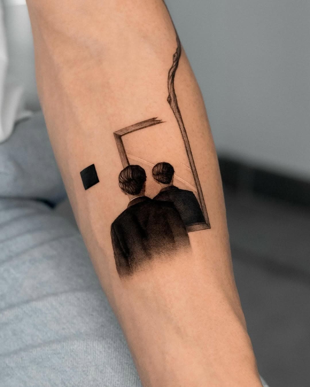 ♦ … e tu lo sai chi sei davvero ? 
Elaborazione del dipinto 
“La reproduction interdite” di Renè Magritte 
@martetattooplanet 
.
#surrealism#suerealismtattoo#tattoo#tatted#newtattoo#blacktattoo#youvsyou#ink#inked#black#surrealismo#tatuaggio