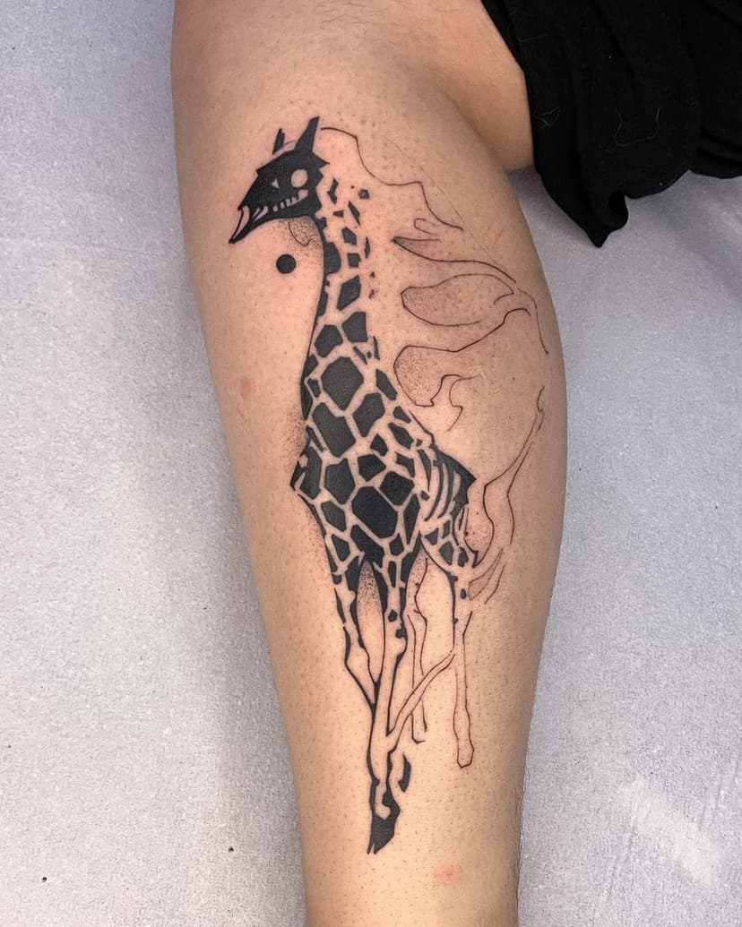 Girafa flamejante inspirada nas girafas de Dali, feito pra Giulia.
Valeu demais pela confiança! 
.
📲 Orçamentos e informações através do link na bio ou pelo destaque “Orçamentos”
.
#Tattoo #tatuagem #tattooart #tattooist #tattoos #equilattera #tattoodo #tattoo2me #ink #inked #guiterreiratattoo