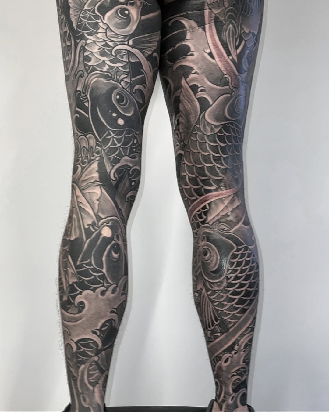 Koi fish’s in motion 
.
.
.
.
.
#monkeykingtattoo#tattooartist#tattooer#inked#inkedup#asianart#asianstyletattoo#potd#vancouvertattoo
#irezumi#koitattoo#legtattoo