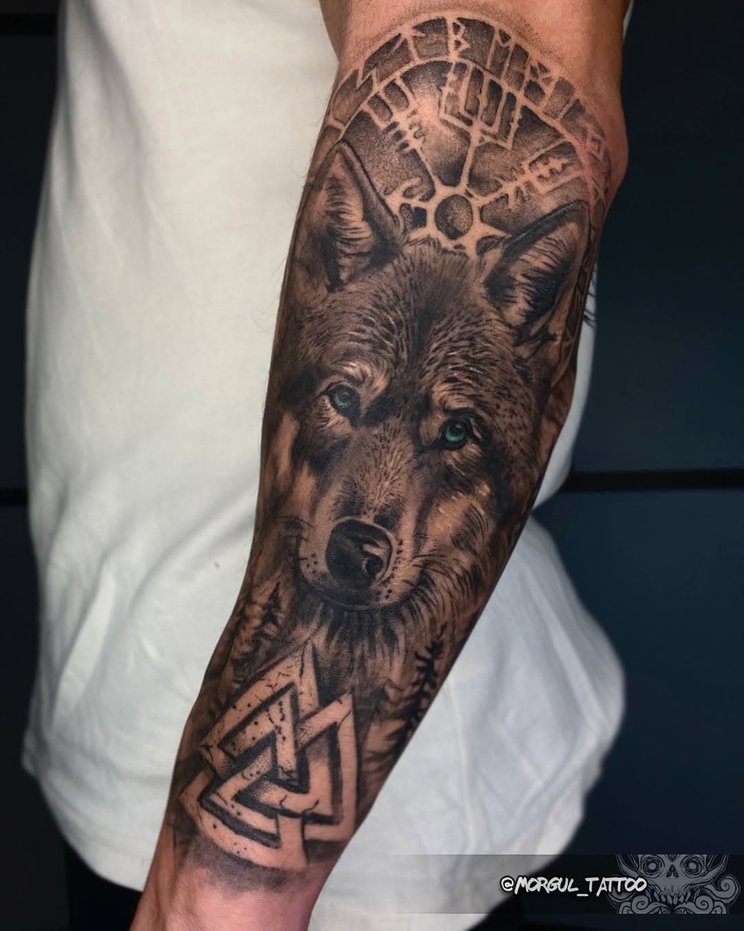 🐺 Lobito 🐺 
¡Súper cicatrizado desde hace casi un año!
Desliza para ver detalles 👀 ➡️

Muchísimas gracias Juan Antonio🖤  Qué buena gente y cliente eres!!✨✨

Hace tiempo ya que no me pedís animalitos, ya va siendo hora!😏

#morgultattoohuelva #morgultattoodesign #morgultattoo #tattoohuelva #huelva #wolftattoos #tattoos #nordictattoo #vikings #valknut #valknuttattoo #vegvisir #vegvisirtattoo #animaltattoo #animal #naturetattoo #realistictattoos #realismtattoo #realistic #portrait