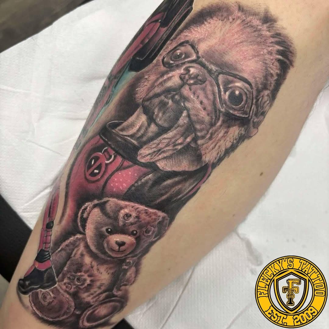 Dogpool added to this deadpool leg sleeve🔥 done by @babyfacedassassin123 

#tattooideas #tattoodesign #tattooart #legsleevetattoo #portraittattoo #dogtattoo #blackworktattoo #colourtattoo #deadpool #deadpooltattoo #dogpool #uktattooist #uktattoos #fleckystattoo