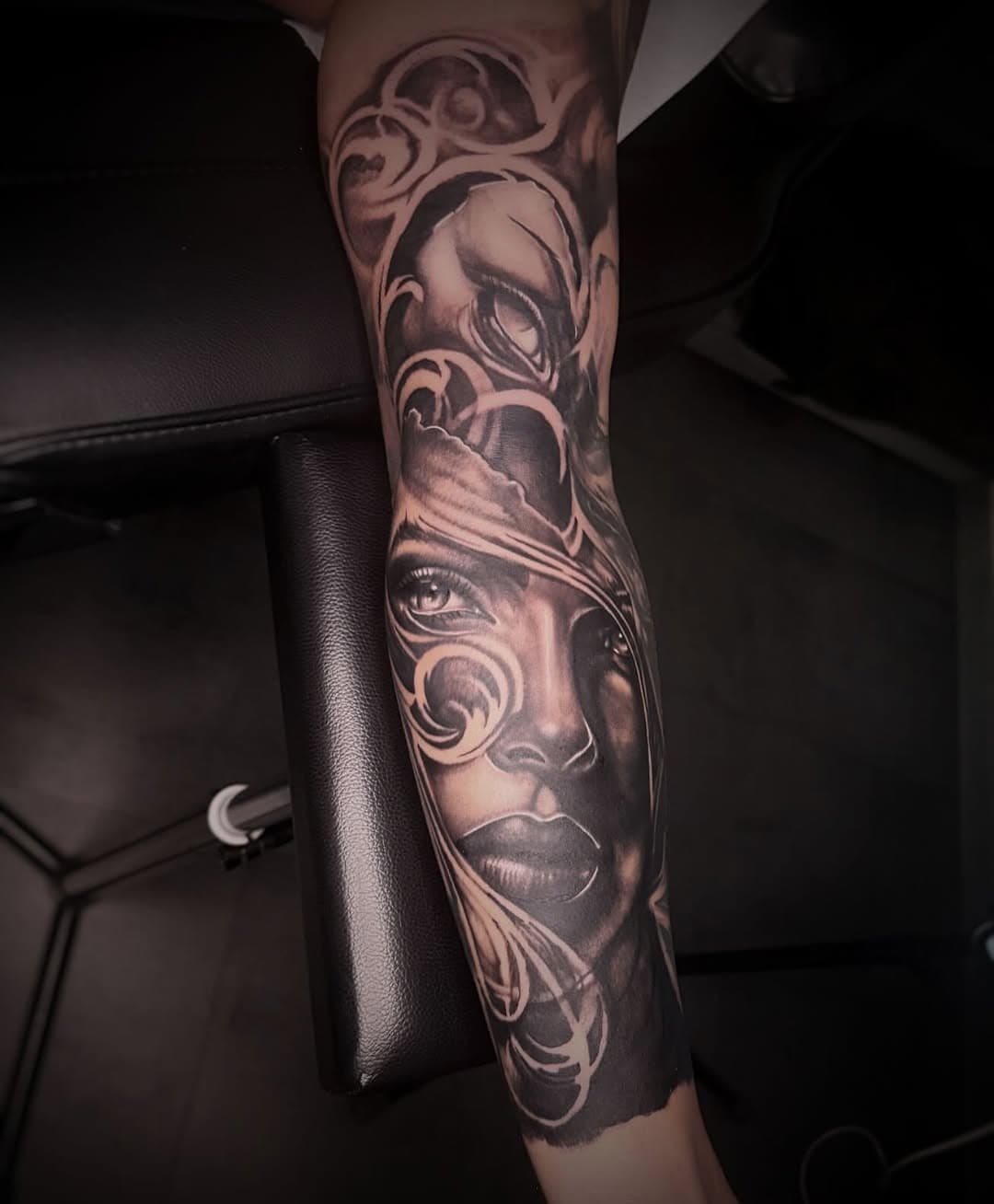 Finished this sleeve on @jobacerman 🖤 #tattoo #tattoos #sleeve #sleevetattoo #blackandgrey #blackandgreytattoo #realistictattoo #tattooed #inked #silentskilltattoo #schweich