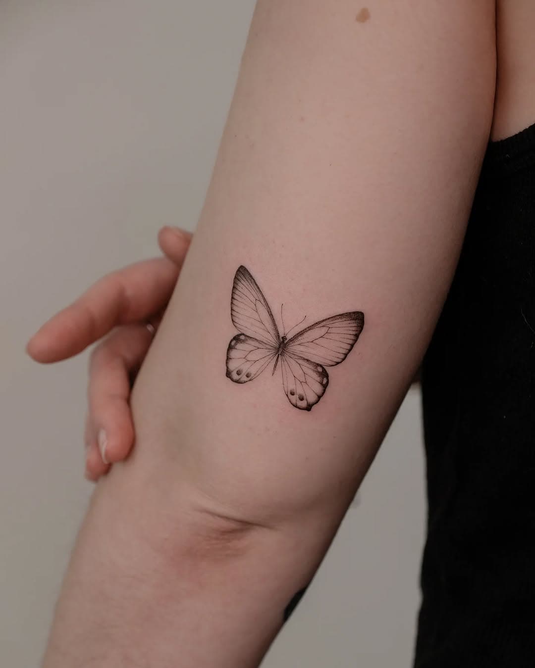 B U T T E R F L Y 🦋

Thank you @lea_ncq for your trust

Contact by mail la.source.tattoo@gmail.com

.
.
.

#butterfly #butterflytattoo #tinytattoo #aesthetic #art #fyp #explorepage #fineline #line #linework #dot #dotwork #ttt #tatouage #tattoo #tattooparis #ink #inked #inkedgirls #lasourcetattoo #paris #france #chezrosetteparis #pepax #pepaxcartridges @pepax.official