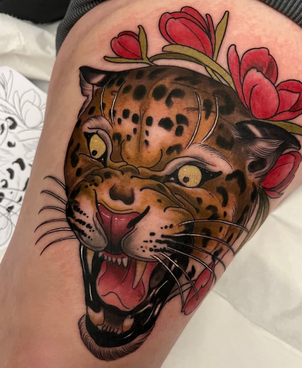 Leopard for Mel. One half of a matching pair. I still have plenty of space in February for tattoos! Email adeartattoo@outlook.com for bookings. Thanks

#golddagger #golddaggertattoo #tattoo #winchestertattoo #neotraditional #cattattoo #leopard #flowertattoo