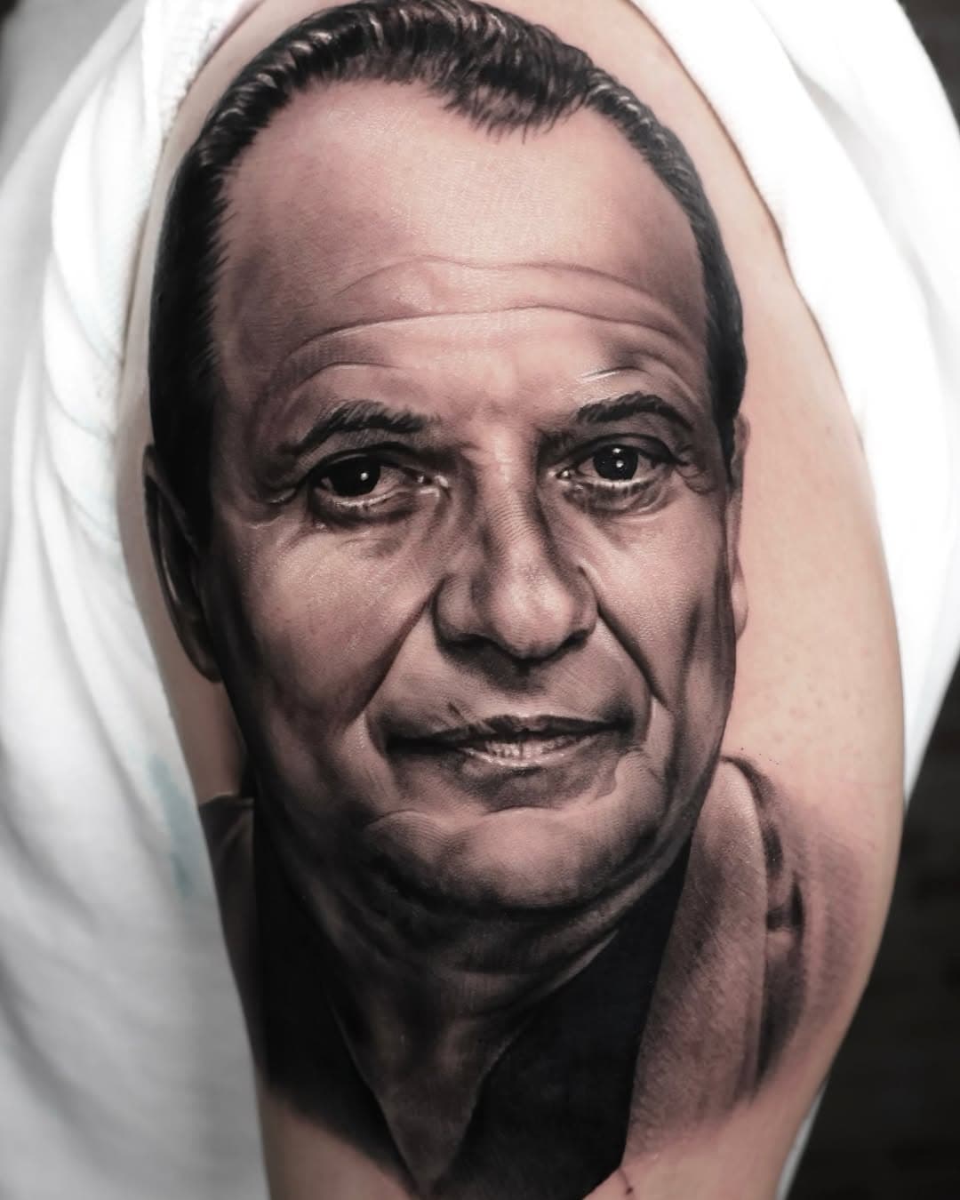 Joe Pesci portrait, grey wash technique 💪
#tattoo #tattoos #tatted #tat #tatuaje #tattooart #tattoist #tatted #tattoartist #tattoomodel #ink #inkedup #fkirons #cheyennetattooequipment #blackandgreytattoo #realistic #realistictattoo #inked #art #avantgarde #tattooitalia #margeratattoo #catania #milano